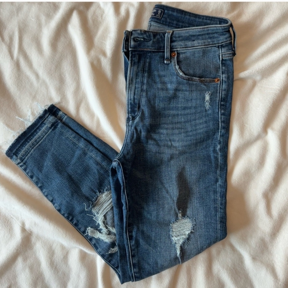 A&F Skinny Jeans  Distressed Woman Sz 6